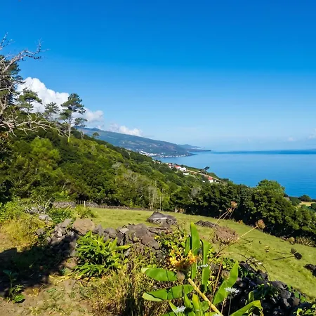 Hébergement de vacances House With Sea View In Santo Amaro, 212 Sq M, Terrace